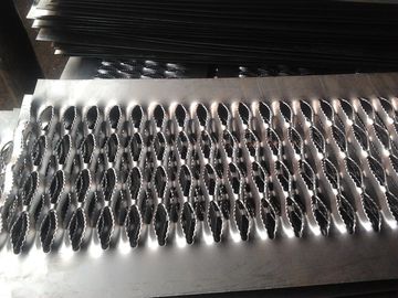 Chiny Aluminiowe / ocynkowane / nierdzewne antypoślizgowe stopnie schodowe do schodów i podłóg dostawca