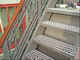Antypoślizgowe panele z blachy perforowanej Perforowane metalowe bieżniki schodowe dostawca
