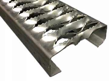 Chiny Aluminiowe i stalowe antypoślizgowe stopnie schodowe z blachy stalowej dostawca