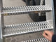 Aluminiowe i stalowe antypoślizgowe metalowe stopnie schodowe Listwy bezpieczeństwa Strut Grip dostawca